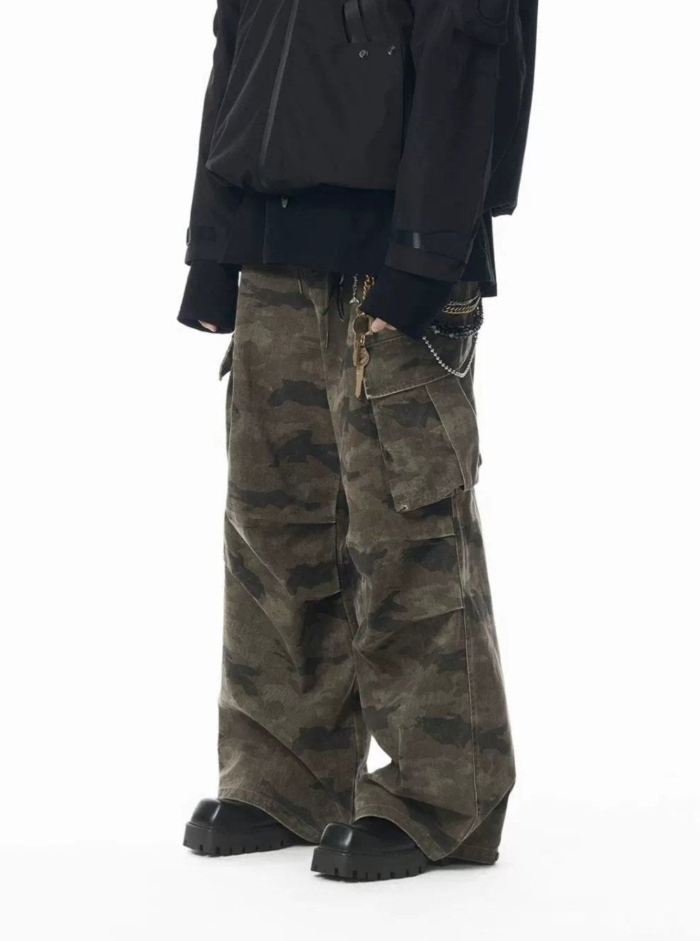 Pleated Camouflage Cargo Jeans