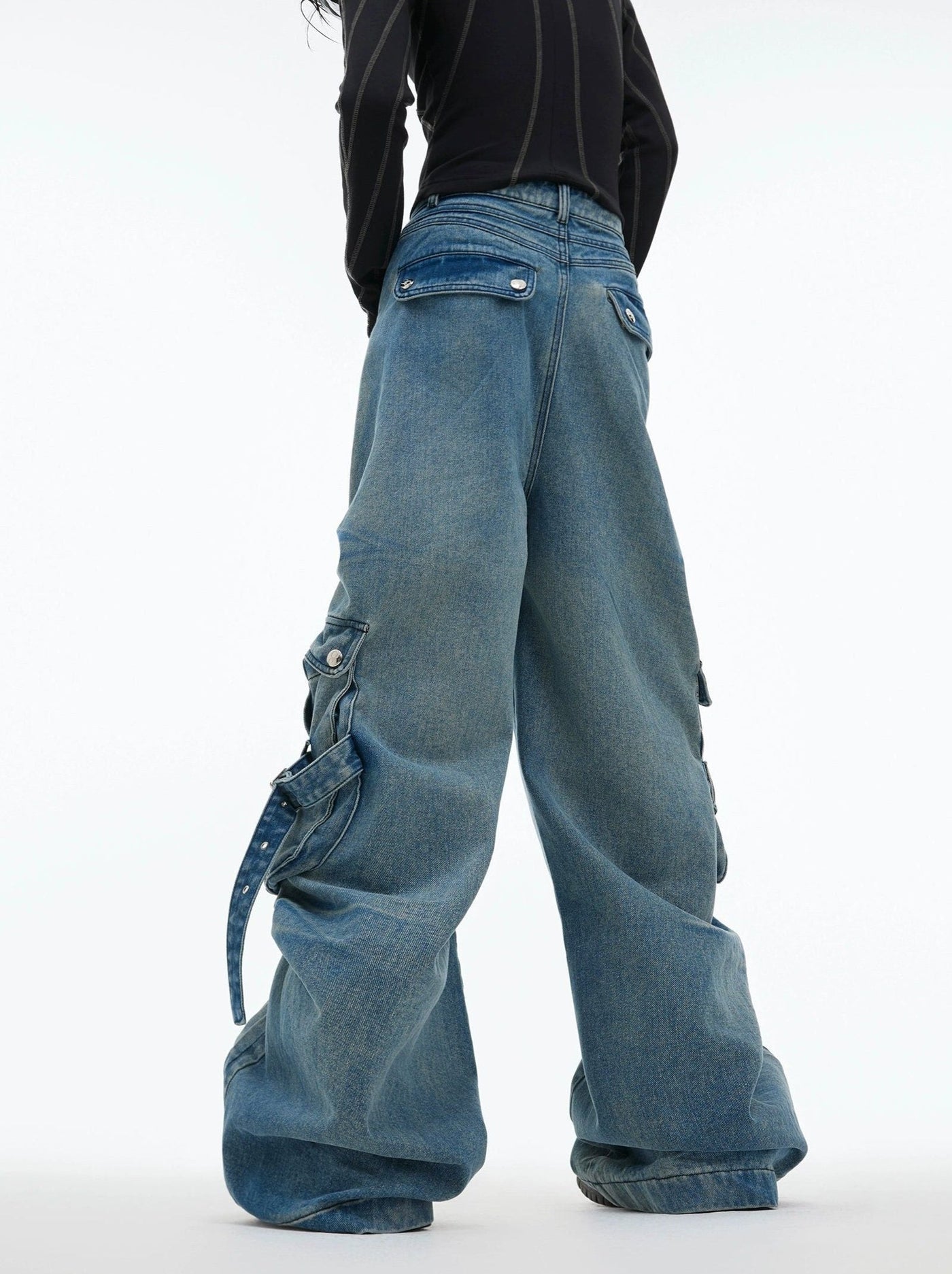 Multi-Detail Pleated and Faded Jeans