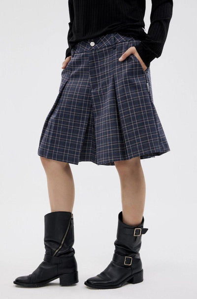 Buttoned Pleated Plaid Skirt